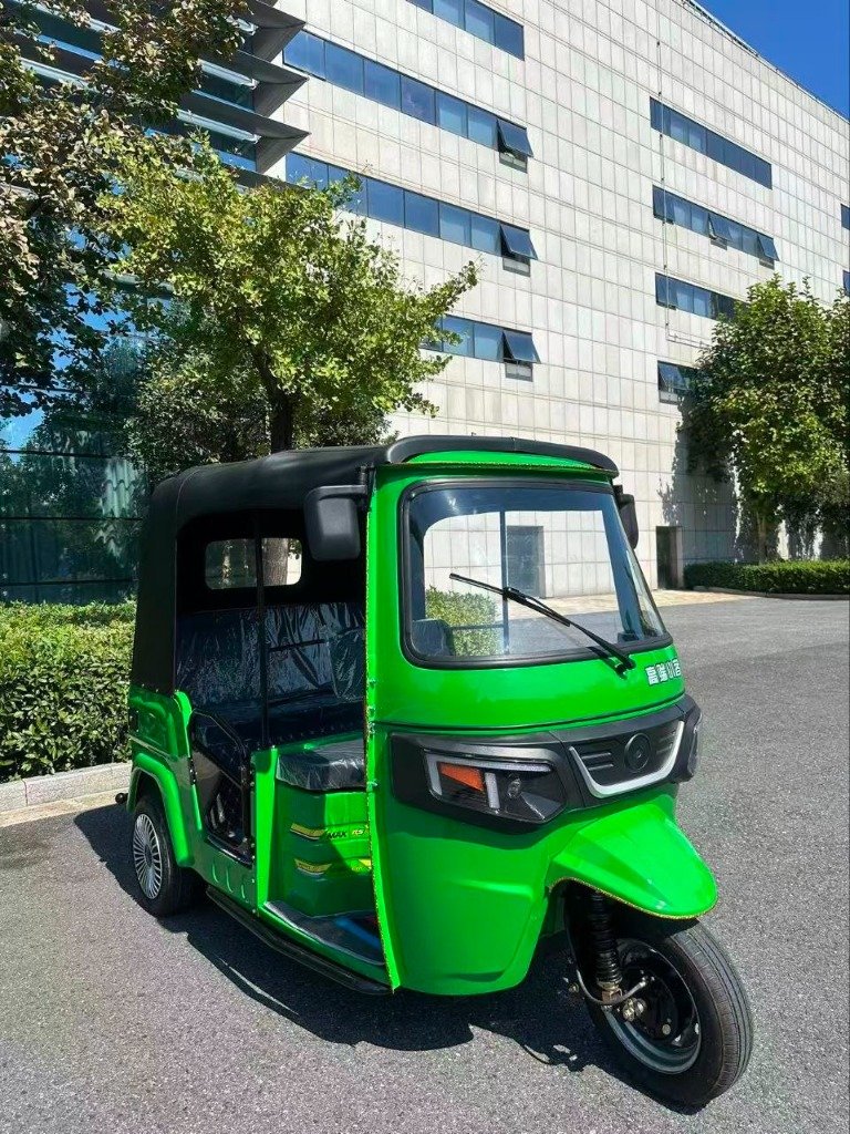 Pragya Max RS 200cc Tricycle